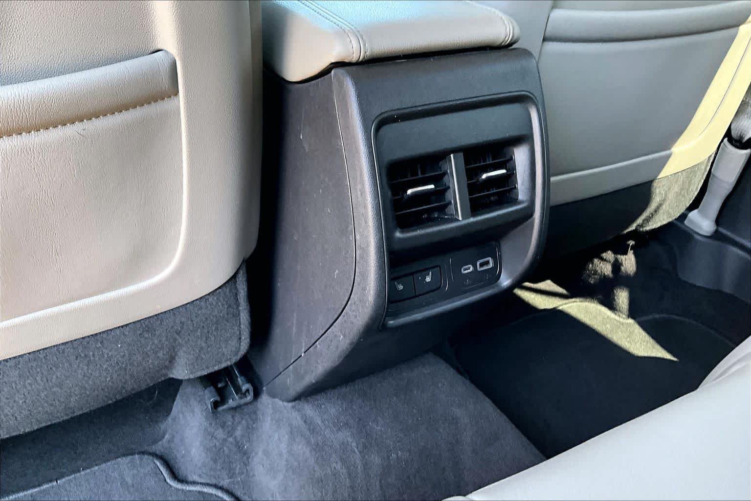 Used 2019 Cadillac XT4 Luxury w/ Cold Weather Package FWD image 34
