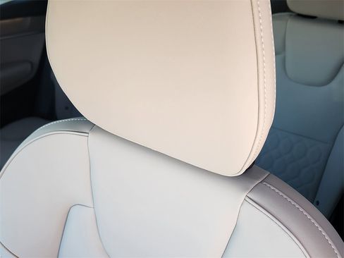 New 2026 Volvo XC90 T8 Plus image 5