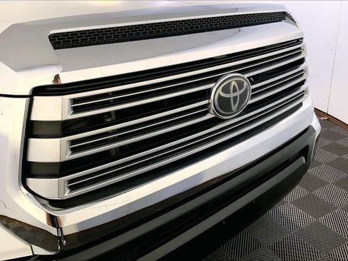Used 2020 Toyota Tundra Limited w/ Limited Premium Package AWD/4WD image 32