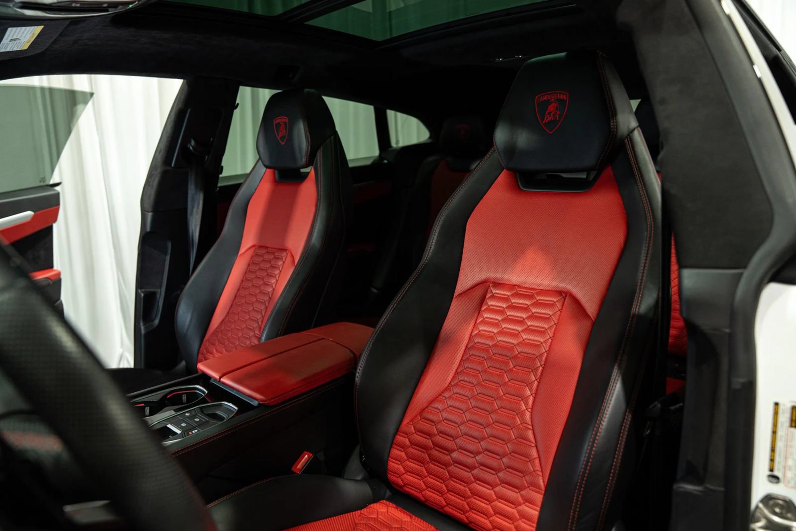 Used 2022 Lamborghini Urus AWD/4WD image 18