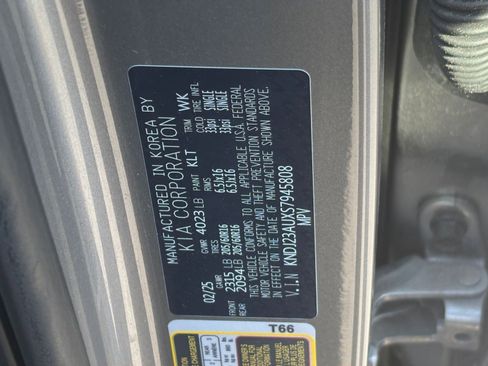Used 2025 Kia Soul LX w/ LX Technology Package FWD image 23