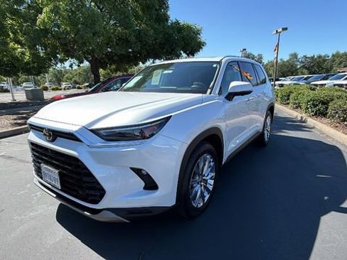Used 2024 Toyota Grand Highlander AWD image 1