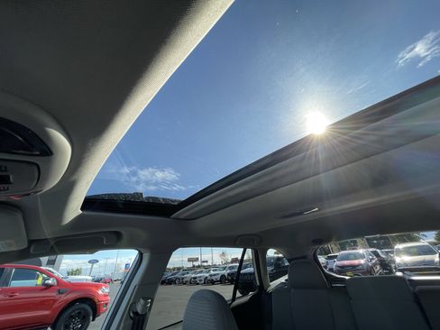 Used 2022 Subaru Outback Premium image 26