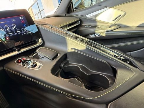 Used 2021 Chevrolet Corvette Stingray Premium Conv w/ Z51 Performance Package RWD image 21