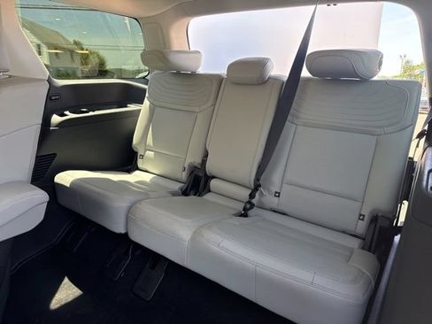 Certified 2025 Ford Expedition Platinum w/ Platinum Ultimate Package AWD/4WD image 47