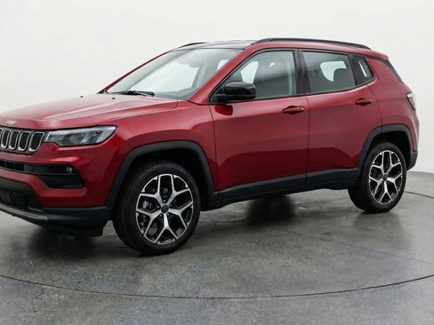 Used 2025 Jeep Compass Limited AWD/4WD image 3