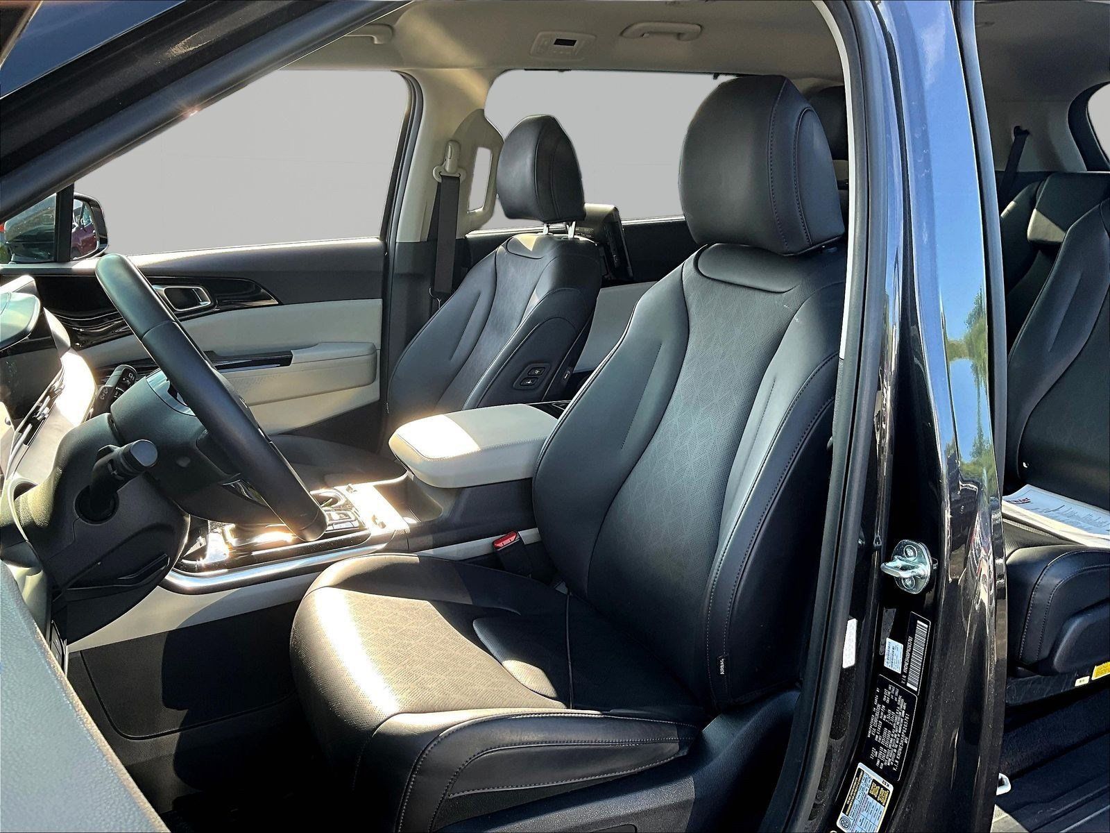 Used 2023 Kia Carnival SX FWD image 21