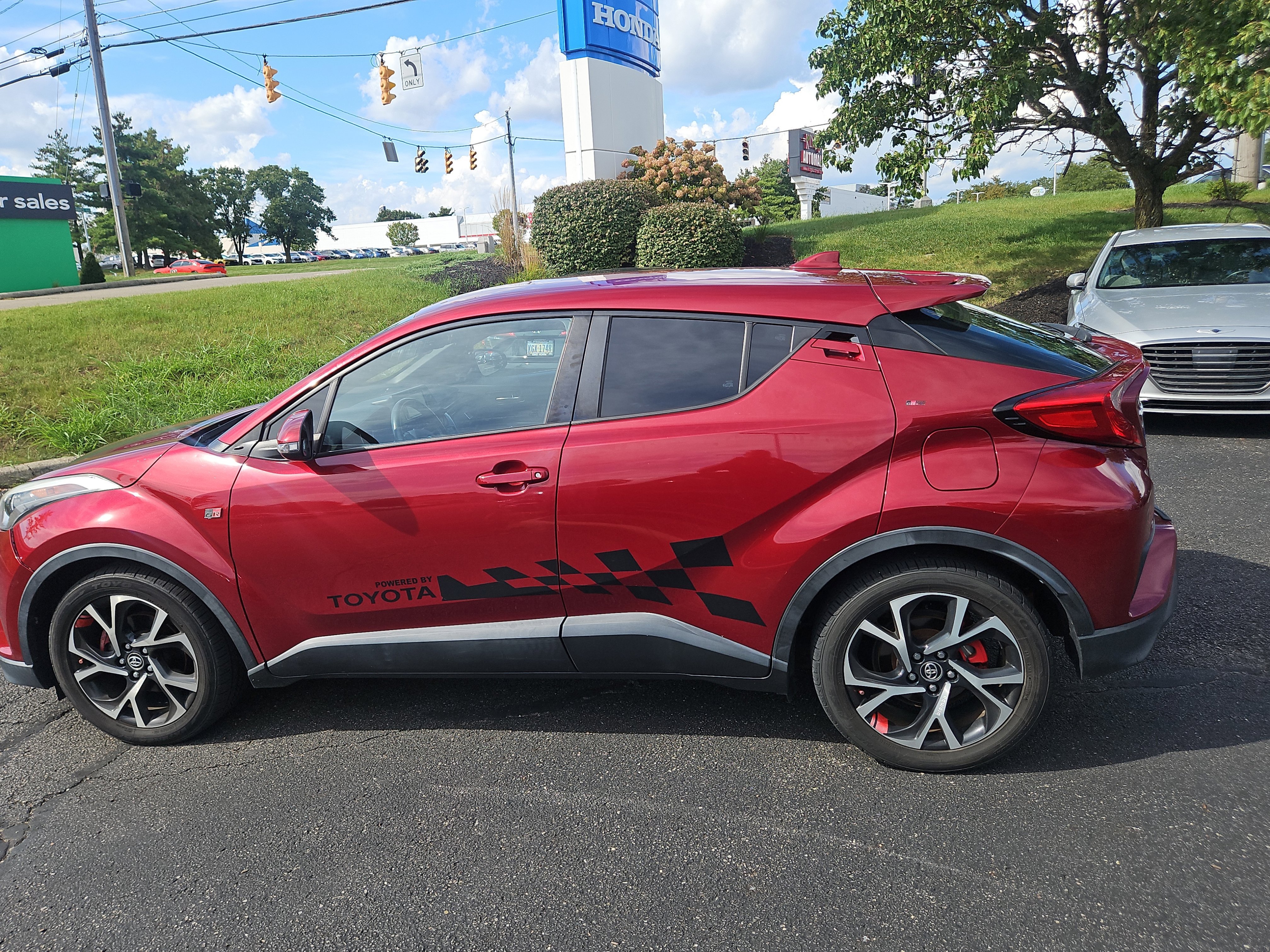 Used 2018 Toyota C-HR XLE FWD image 8