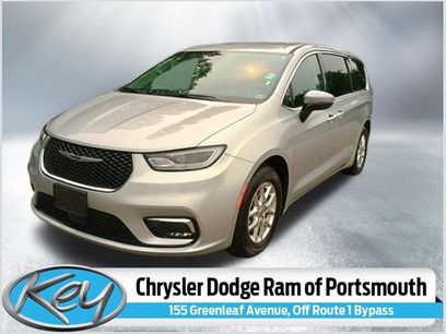 Used 2023 Chrysler Pacifica Touring-L