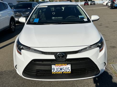 Used 2024 Toyota Corolla LE FWD image 2