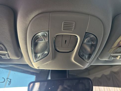 Used 2018 Jeep Compass Latitude w/ Popular Equipment Group FWD image 22