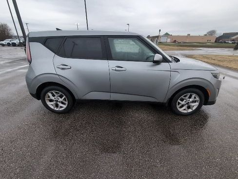 Used 2024 Kia Soul S image 2