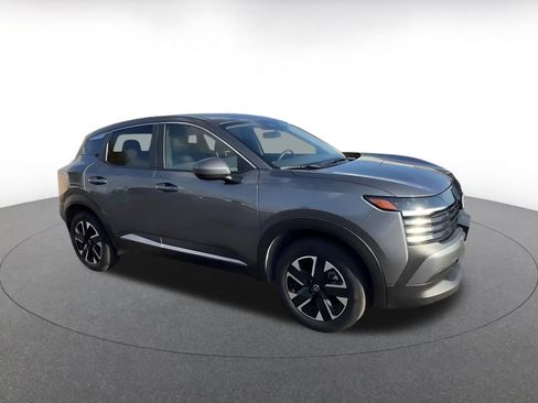 Used 2025 Nissan Kicks SV image 2