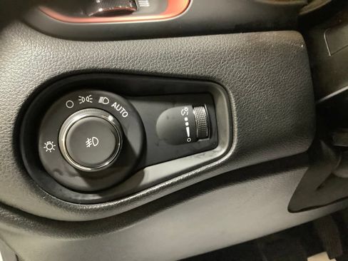 Used 2019 Jeep Renegade Sport AWD/4WD image 24