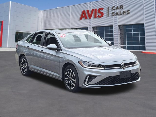 Used 2025 Volkswagen Jetta SE FWD image 3