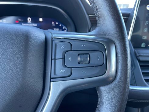 Used 2022 Chevrolet Suburban LT w/ Luxury Package image 12