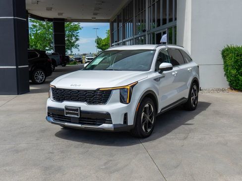 Certified 2025 Kia Sorento EX AWD/4WD image 3