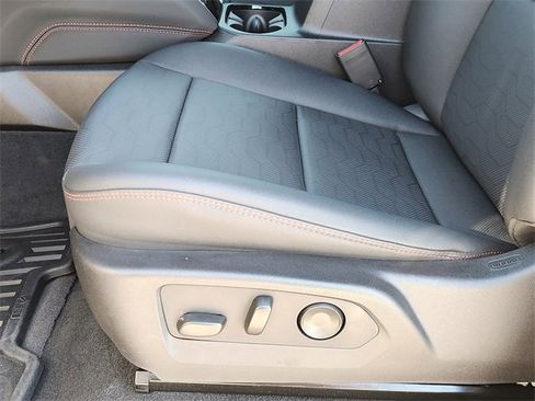 Used 2025 Chevrolet Colorado Z71 w/ Technology Package image 23