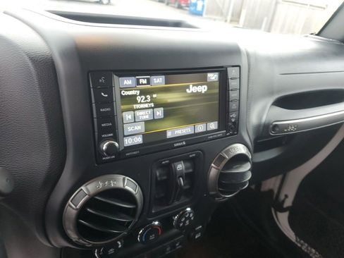 Used 2018 Jeep Wrangler Unlimited Altitude image 17