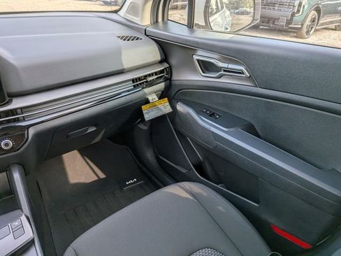 New 2026 Kia Sportage LX w/ LX Convenience Package FWD image 18
