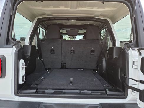 Used 2023 Jeep Wrangler Sahara AWD/4WD image 15