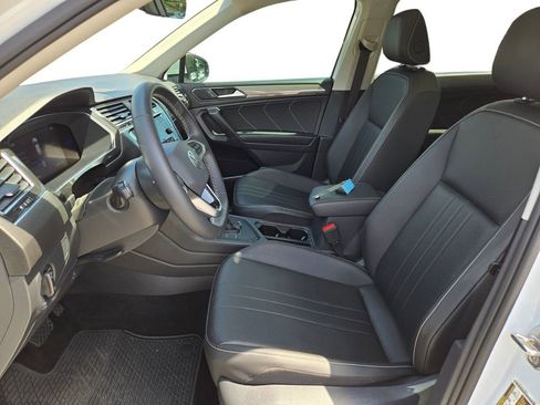Used 2022 Volkswagen Tiguan SE FWD image 17