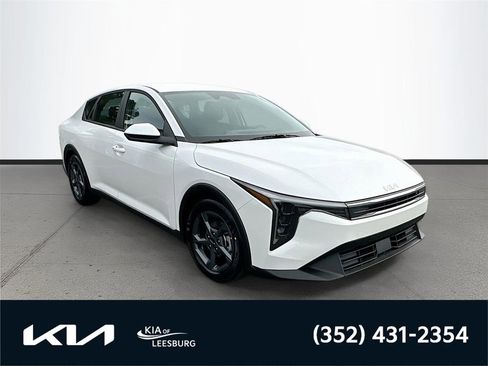New 2025 Kia K4 LXS image 1