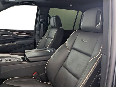 Used 2023 Cadillac Escalade ESV Premium Luxury AWD/4WD image 2