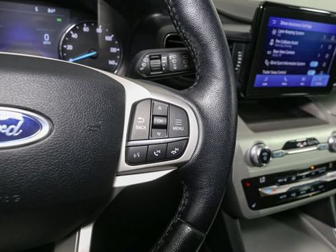 Used 2021 Ford Explorer XLT w/ Equipment Group 202A AWD/4WD image 32