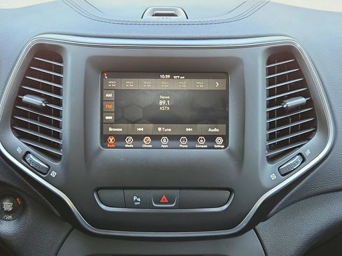 Used 2020 Jeep Cherokee Latitude Plus FWD image 17