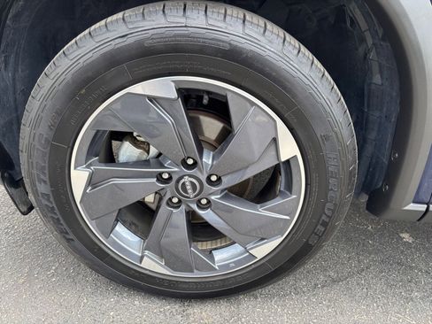 Used 2025 Nissan Rogue SV FWD image 31