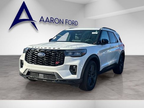 Used 2025 Ford Explorer ST image 2