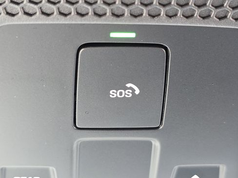 Certified 2025 Porsche Cayenne Coupe image 18