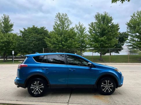 Used 2018 Toyota RAV4 LE image 15