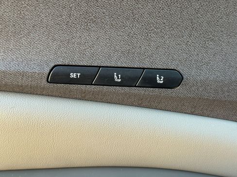 Used 2025 Kia Carnival EX FWD image 17