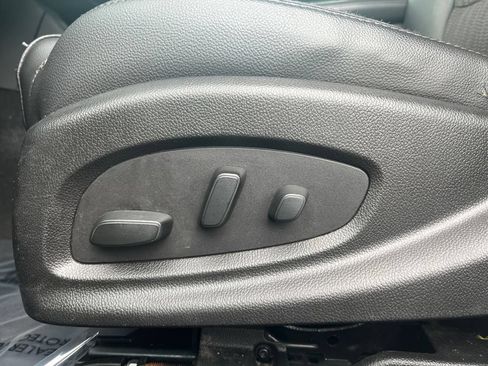 Used 2018 Chevrolet Impala LT w/ Sunroof and Spoiler Package FWD image 16