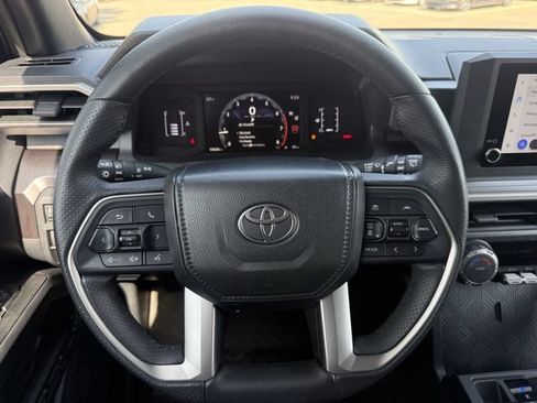 Used 2025 Toyota 4Runner SR5 AWD/4WD image 13