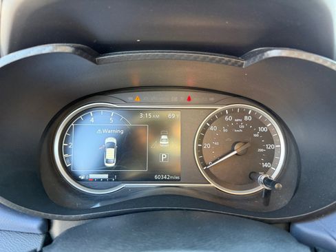 Used 2023 Nissan Versa SV image 11