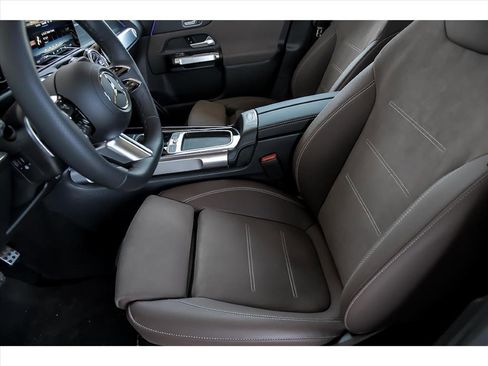 Certified 2025 Mercedes-Benz GLB 250 GLB 250 4MATIC image 12