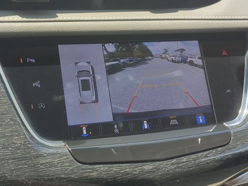 Used 2022 Cadillac XT6 Premium Luxury w/ Technology Package FWD image 15