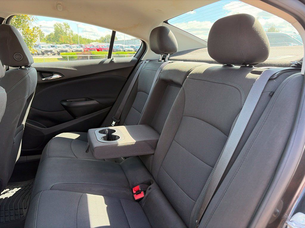 Used 2017 Chevrolet Cruze LT FWD image 35