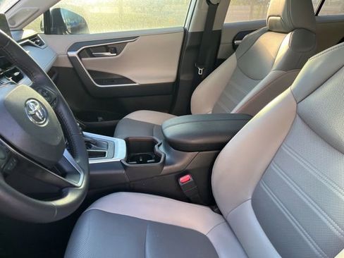 Used 2025 Toyota RAV4 Limited FWD image 9