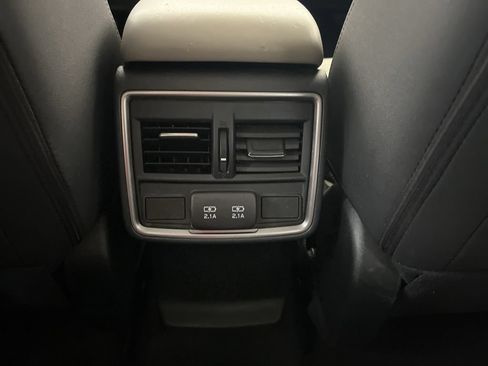 Used 2021 Subaru Forester Premium AWD/4WD image 31