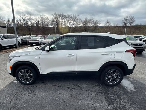 Used 2024 Kia Seltos LX image 8