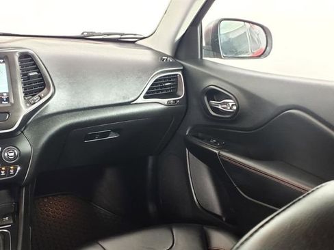 Used 2019 Jeep Cherokee Trailhawk w/ Cold Weather Group image 14