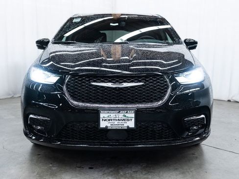 New 2026 Chrysler Pacifica Select image 2