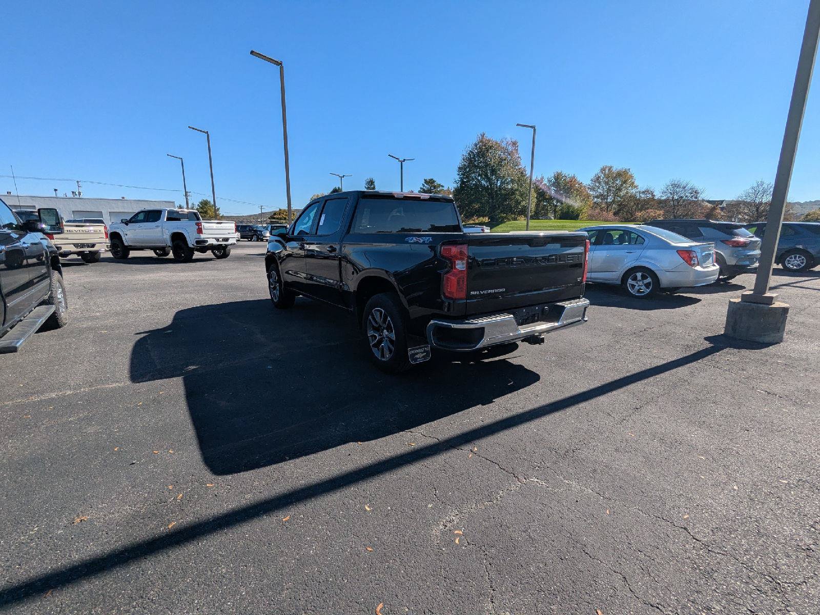 Used 2023 Chevrolet Silverado 1500 LT AWD/4WD image 6