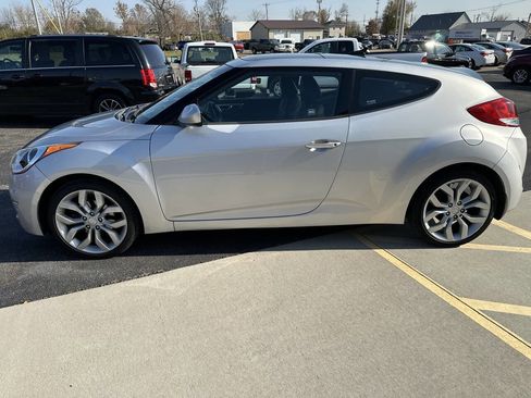Used 2013 Hyundai Veloster w/ Style Pkg image 11