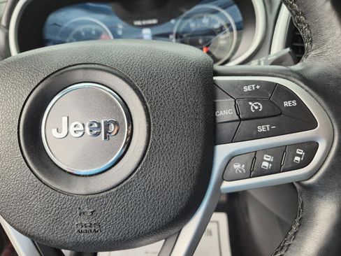 Used 2017 Jeep Cherokee Overland w/ Technology Group image 30