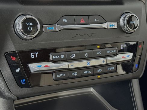 Used 2020 Ford Explorer Limited AWD/4WD image 16